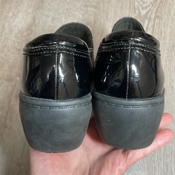 Clarks Grasp Chime Clogs Black Patent Slip Resistant Work Shoes 8M - Picture 11 of 15